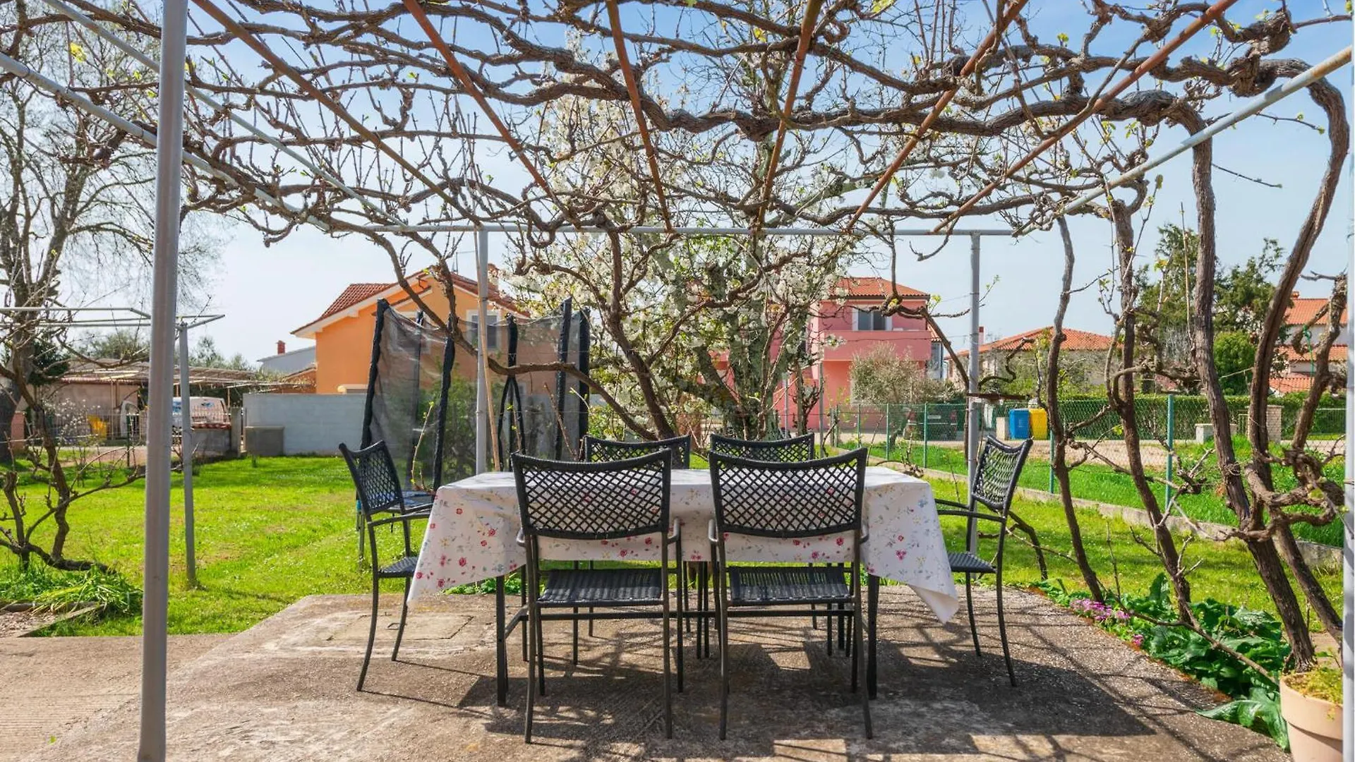 Lovely Home In Valbandon With Kitchen