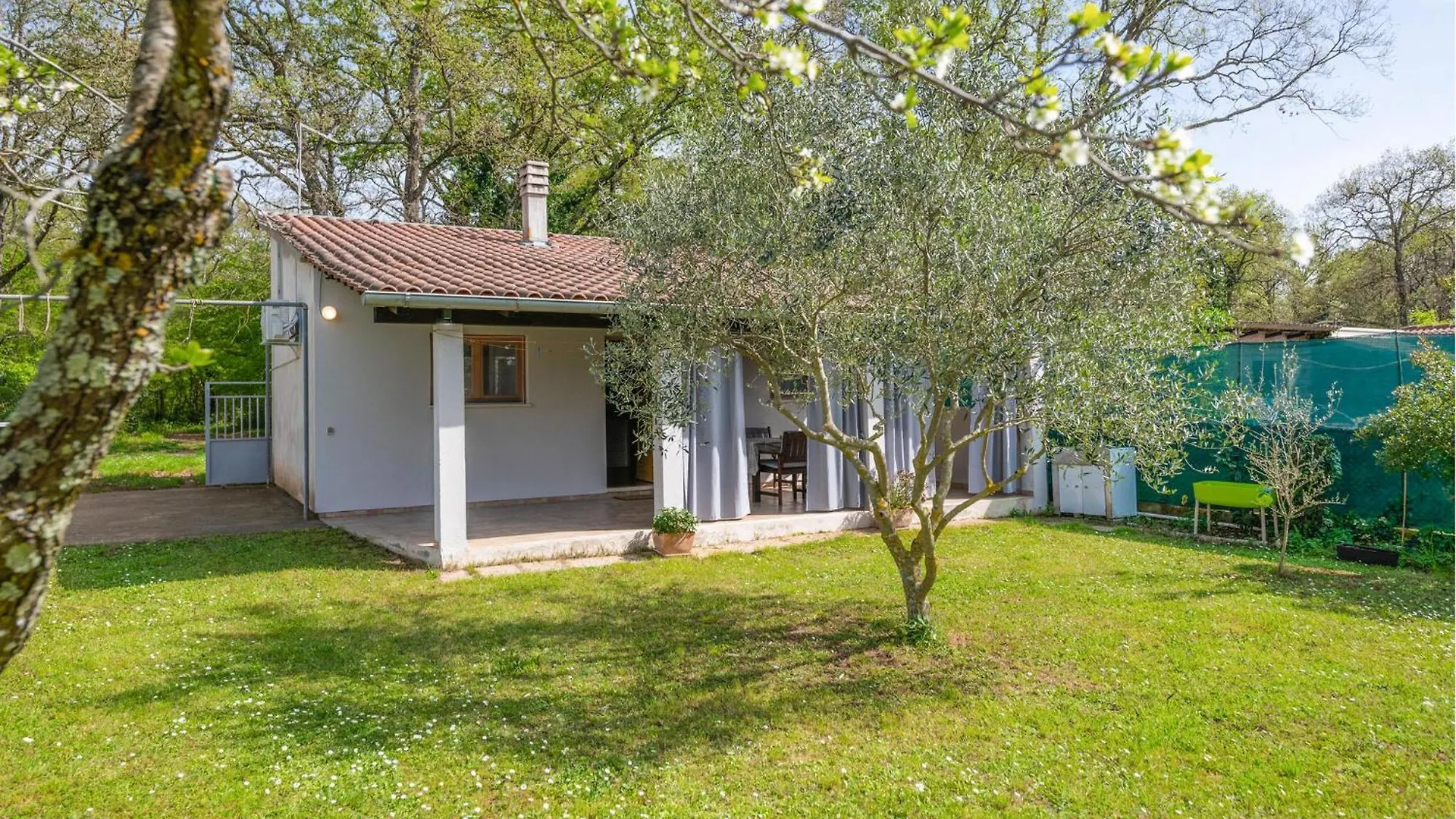 Lovely Home In Valbandon With Kitchen